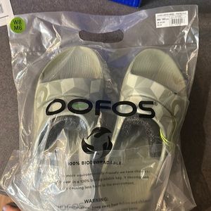 OOFOS never worn!!